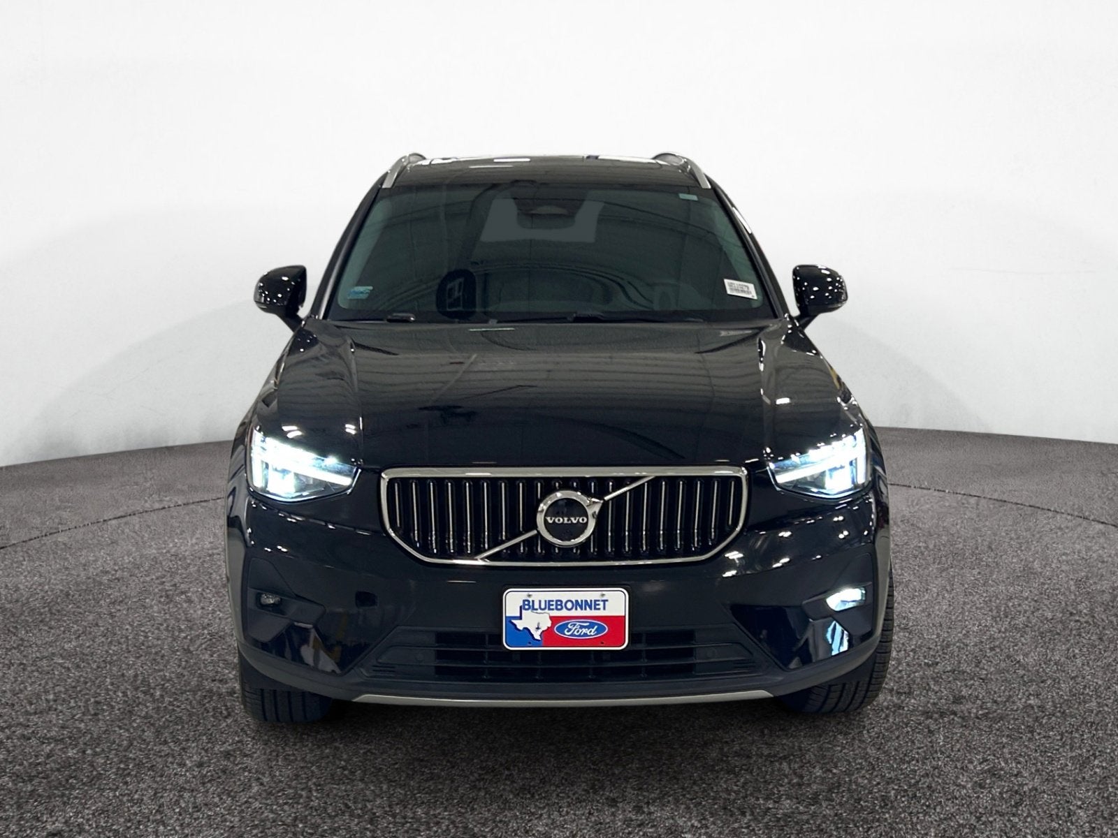 2023 Volvo XC40 Ultimate Bright Theme