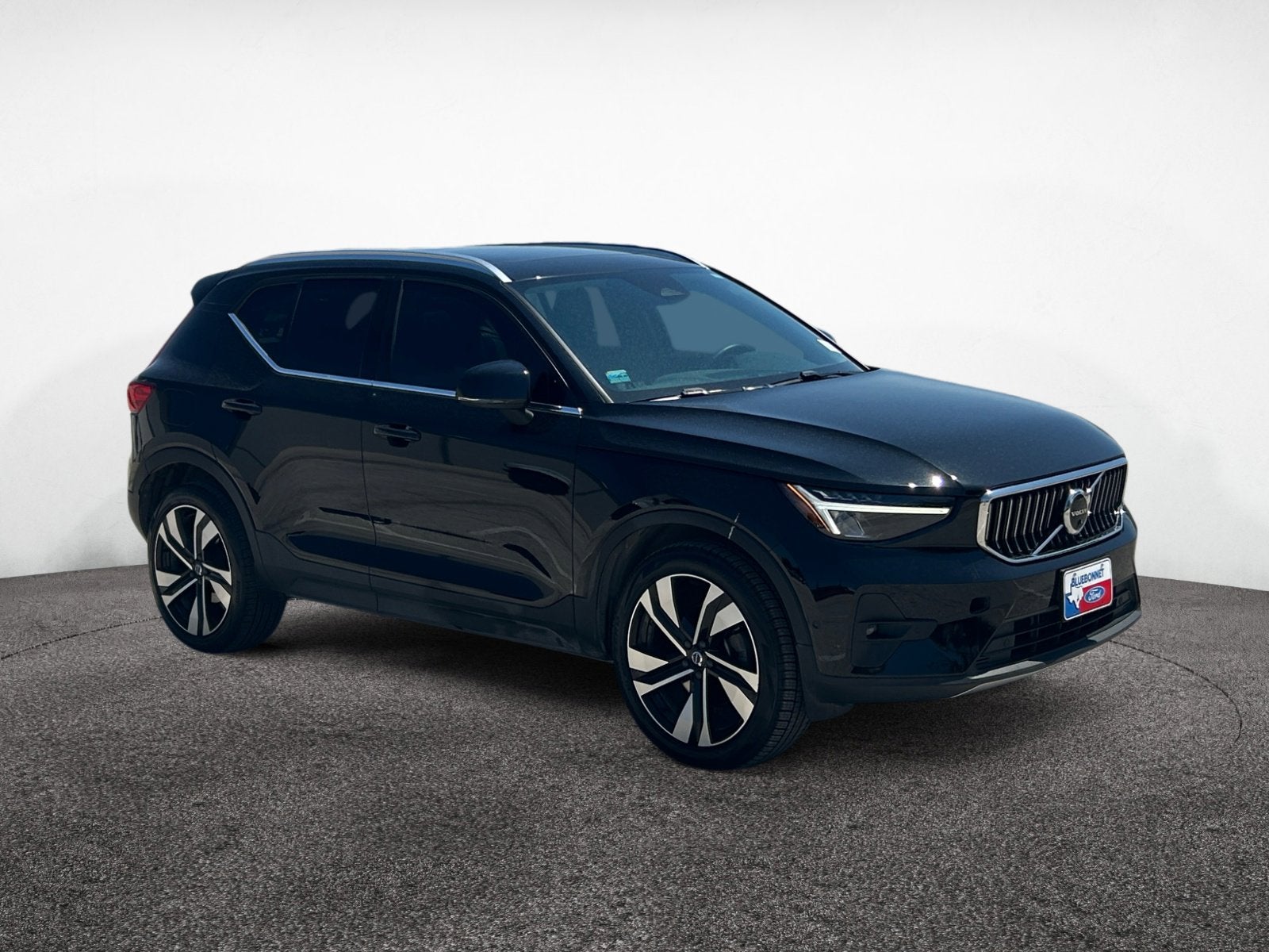 2023 Volvo XC40 Ultimate Bright Theme