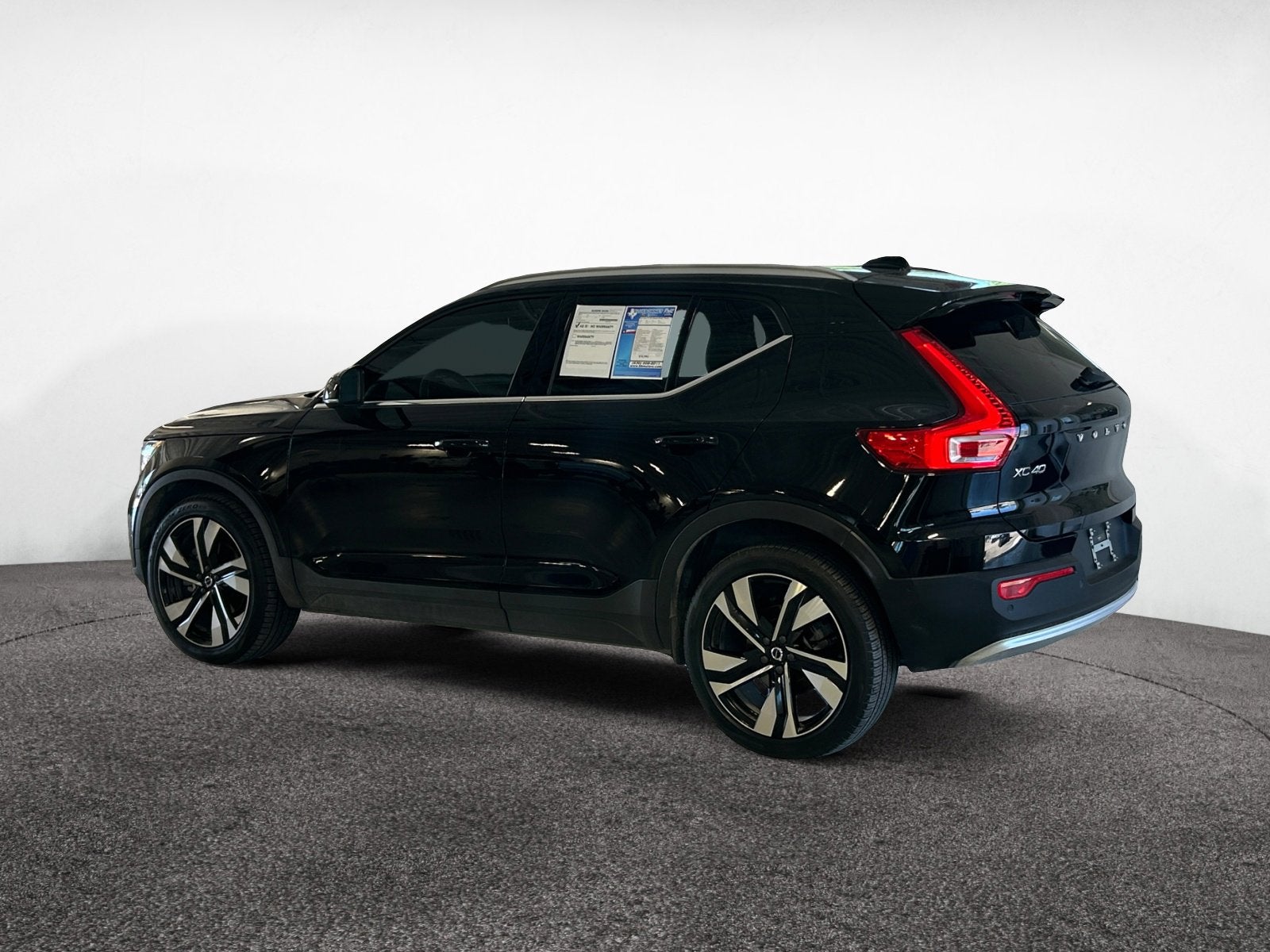 2023 Volvo XC40 Ultimate Bright Theme