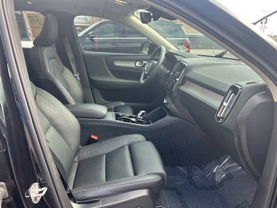 2023 Volvo XC40 Ultimate Bright Theme