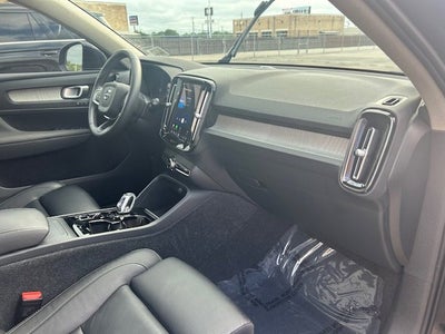 2023 Volvo XC40 Ultimate Bright Theme