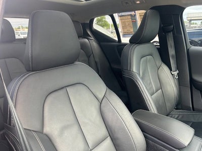 2023 Volvo XC40 Ultimate Bright Theme