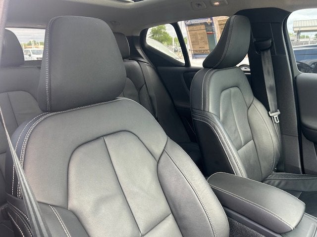 2023 Volvo XC40 Ultimate Bright Theme