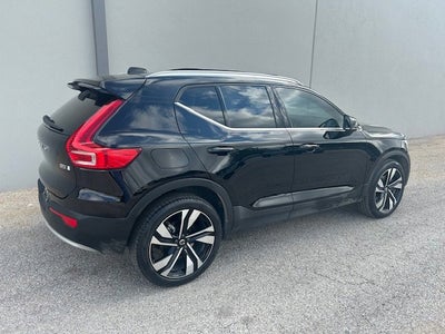 2023 Volvo XC40 Ultimate Bright Theme
