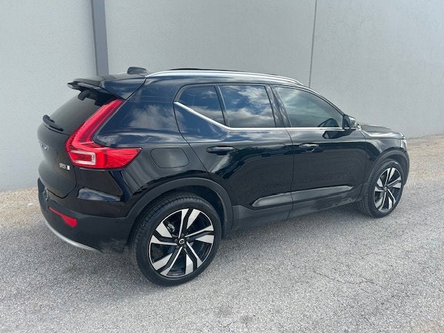 2023 Volvo XC40 Ultimate Bright Theme