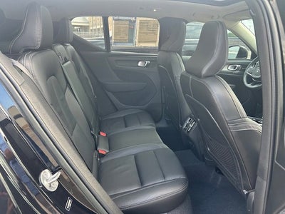 2023 Volvo XC40 Ultimate Bright Theme