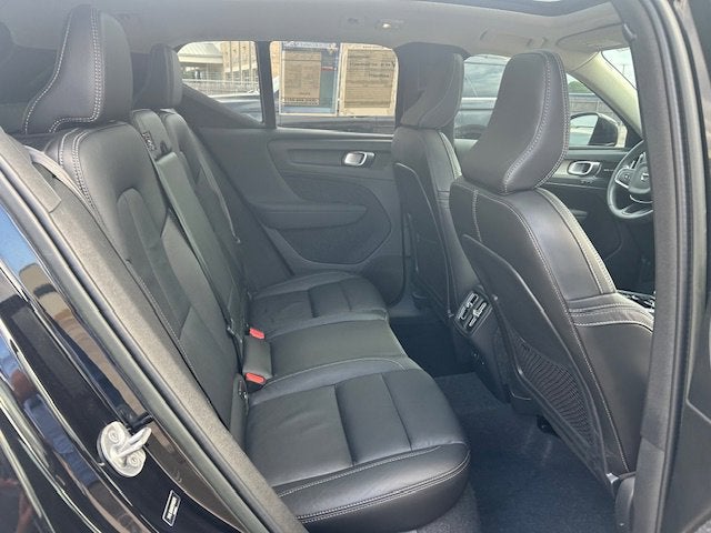 2023 Volvo XC40 Ultimate Bright Theme