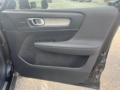 2023 Volvo XC40 Ultimate Bright Theme