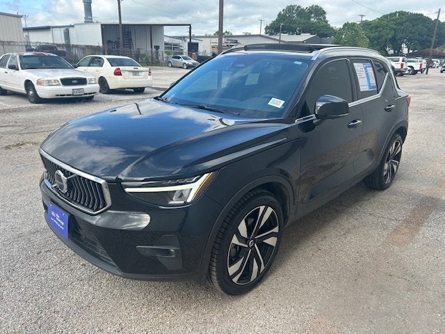 2023 Volvo XC40 Ultimate Bright Theme