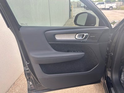 2023 Volvo XC40 Ultimate Bright Theme