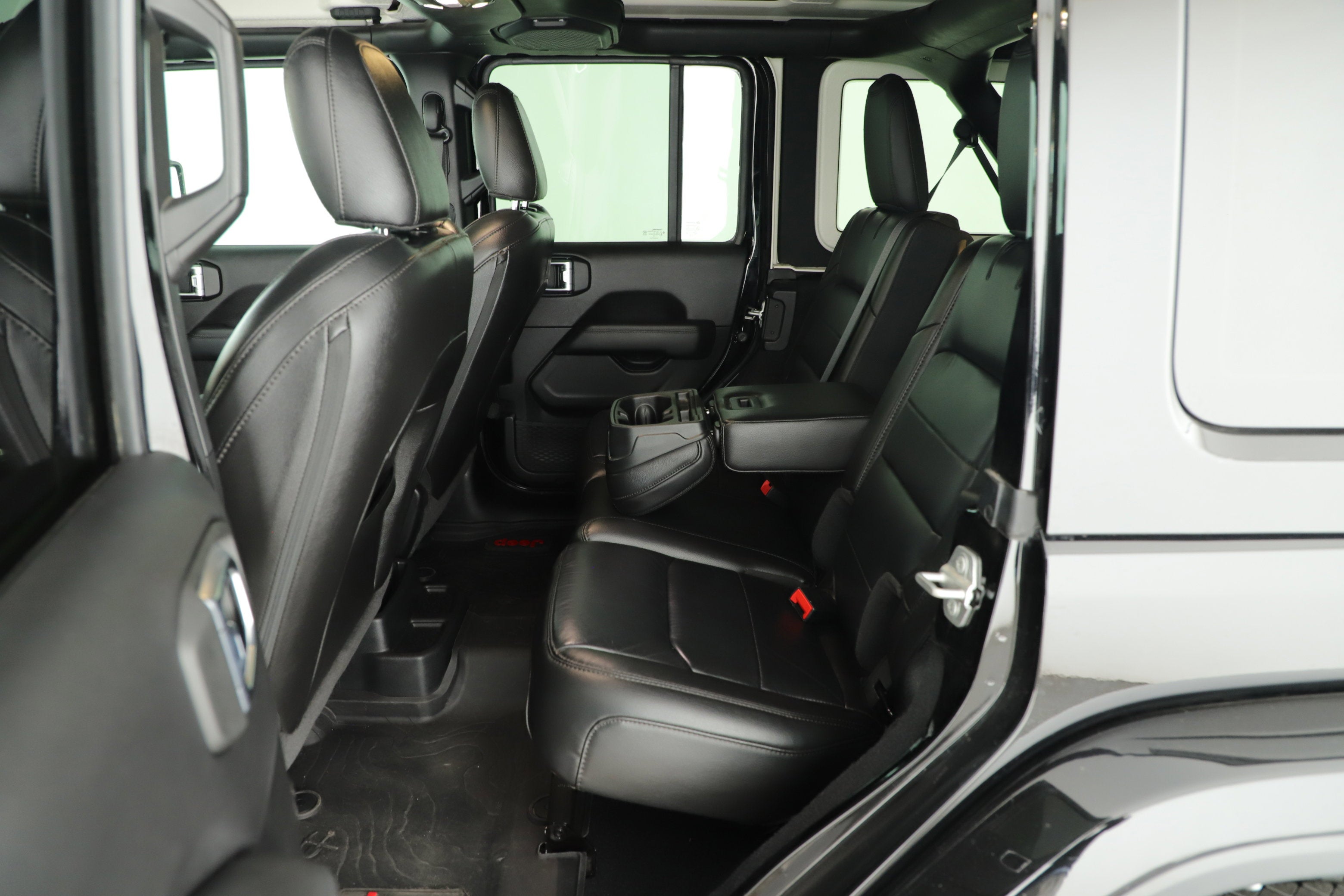 2023 Jeep Wrangler 4-Door Sahara Altitude 4x4