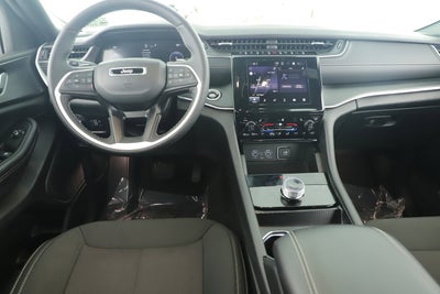 2024 Jeep Grand Cherokee Laredo 4x2