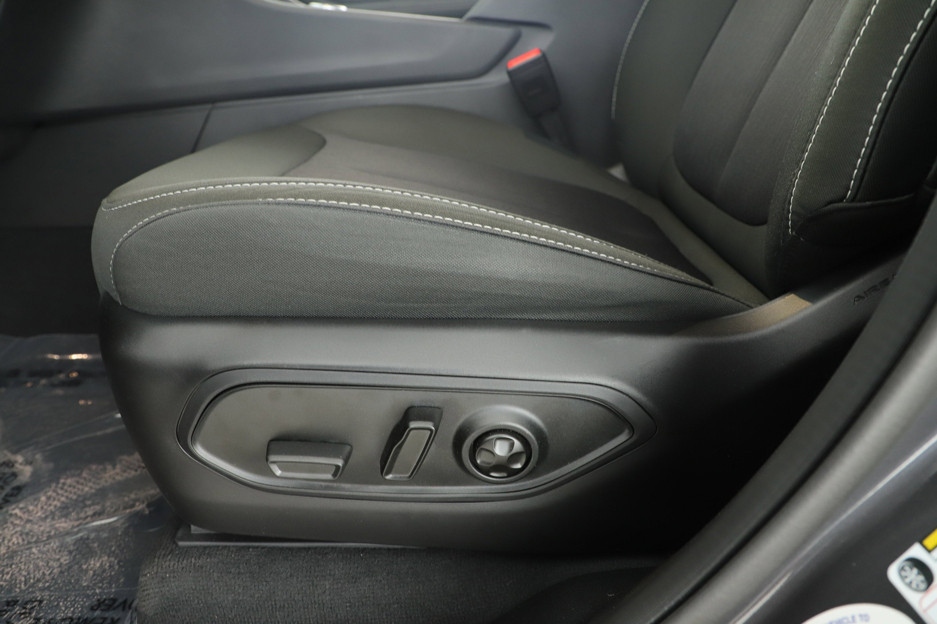 2025 Jeep Grand Cherokee Laredo 4x2