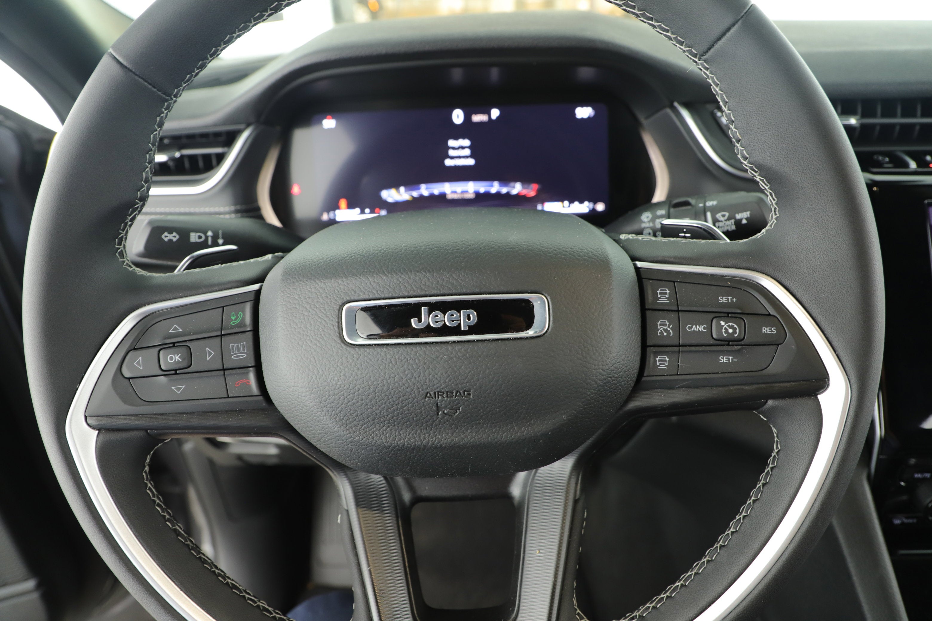 2025 Jeep Grand Cherokee Laredo 4x2