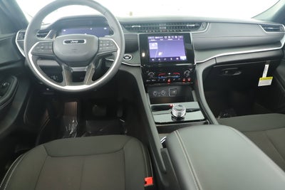 2025 Jeep Grand Cherokee Laredo 4x2