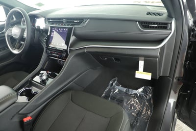 2025 Jeep Grand Cherokee Laredo 4x2