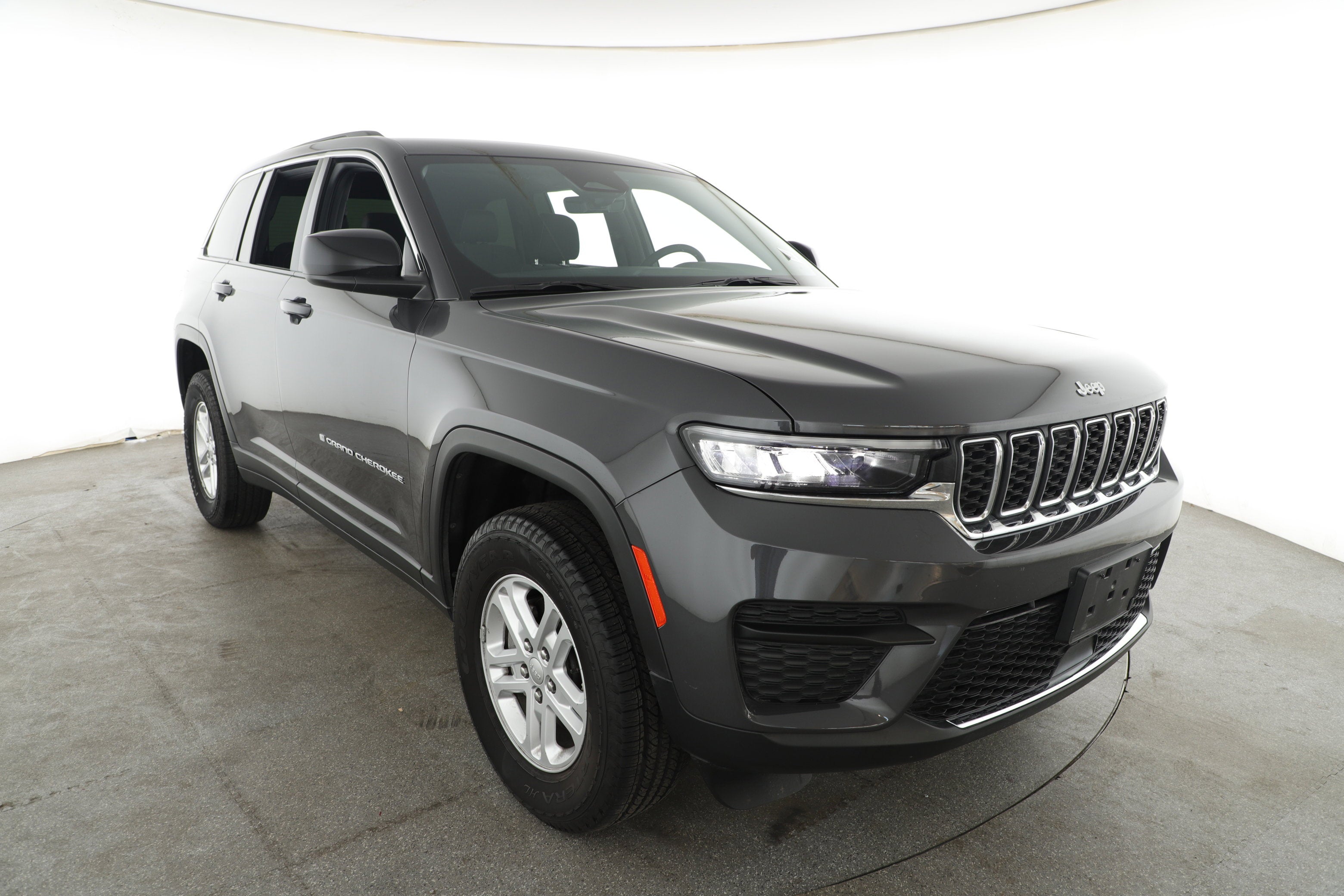 2025 Jeep Grand Cherokee Laredo 4x2