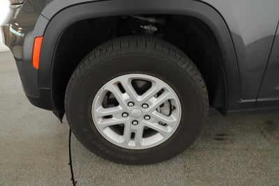 2025 Jeep Grand Cherokee Laredo 4x2