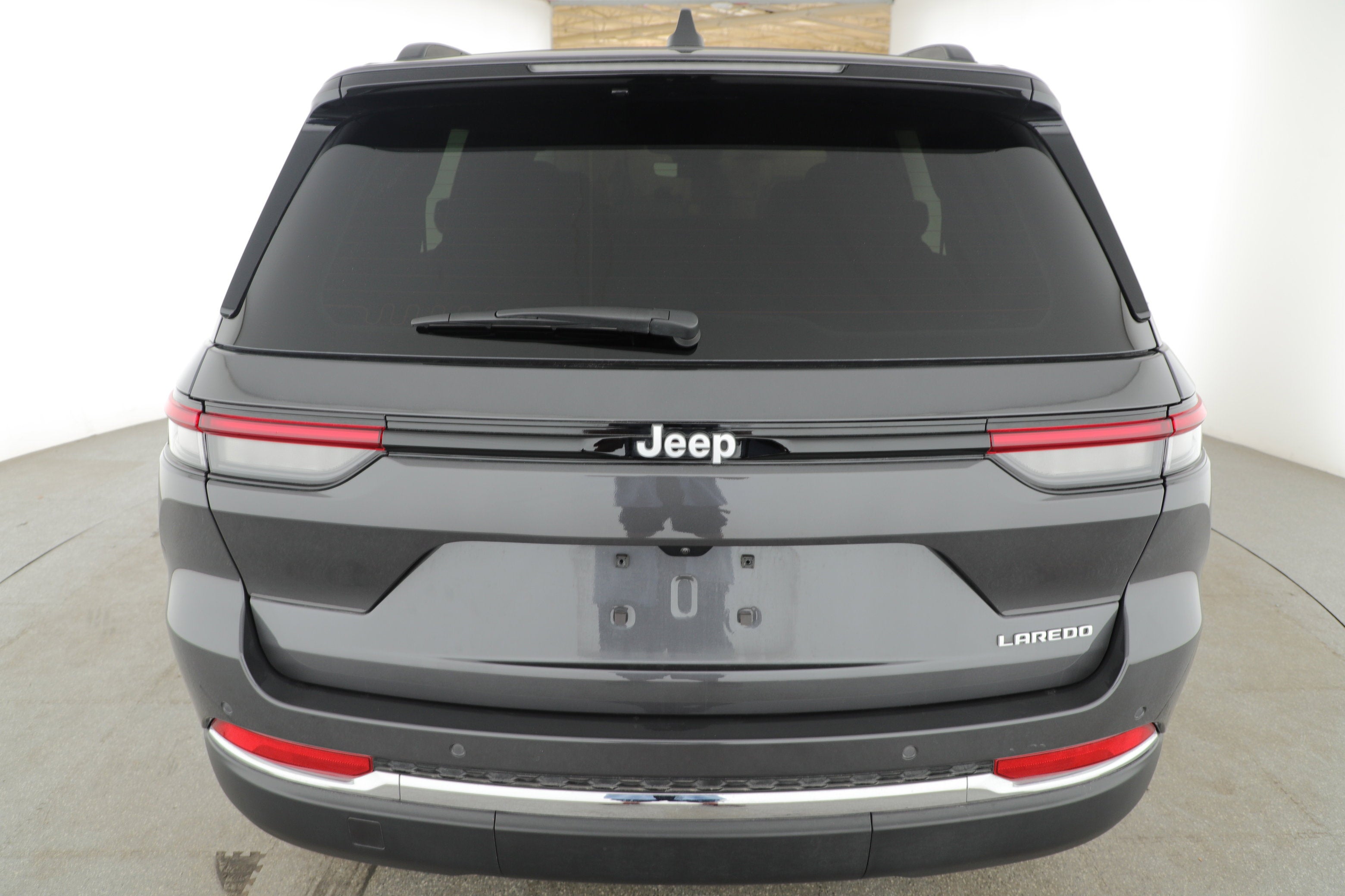 2025 Jeep Grand Cherokee Laredo 4x2