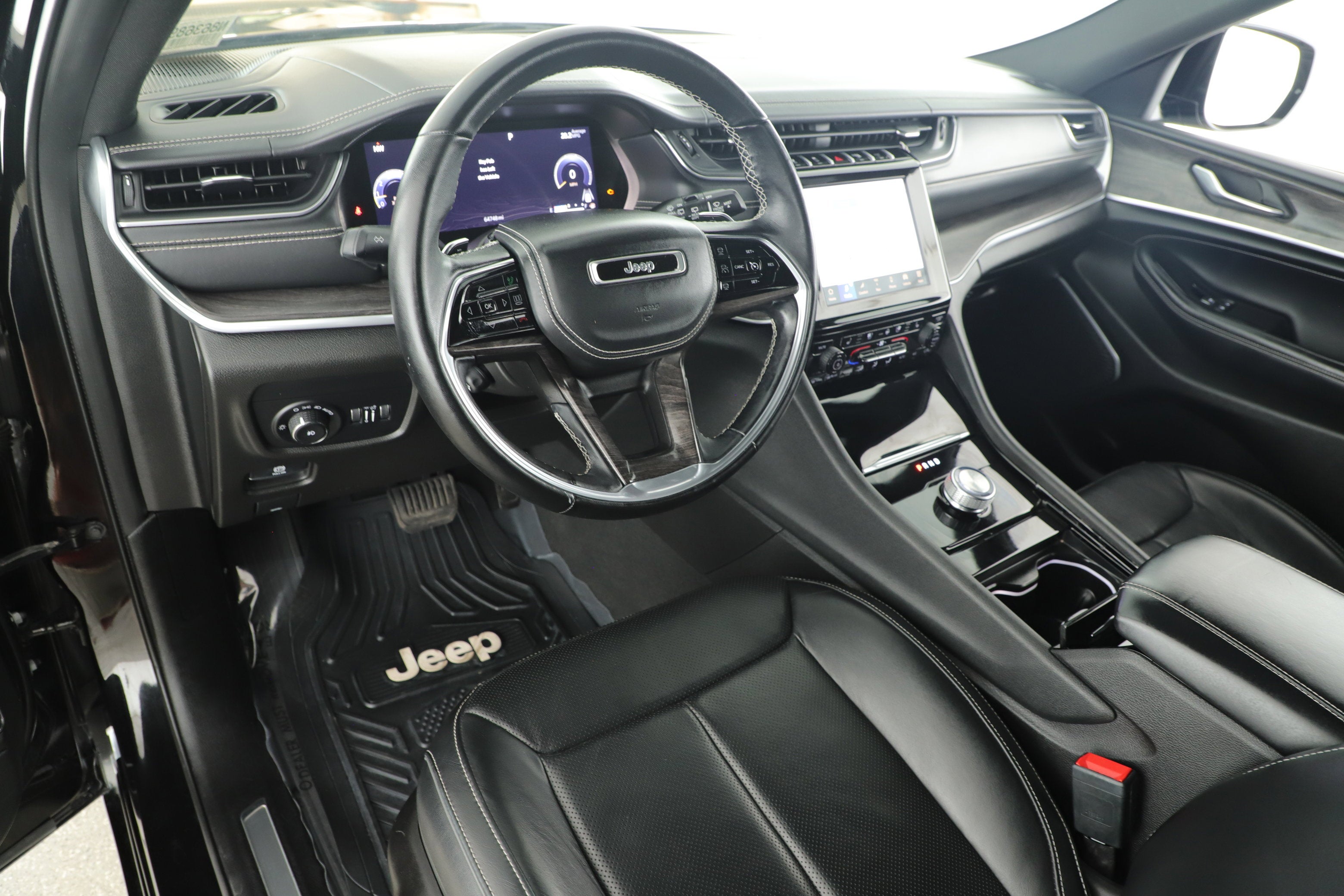 2022 Jeep Grand Cherokee Overland 4x2