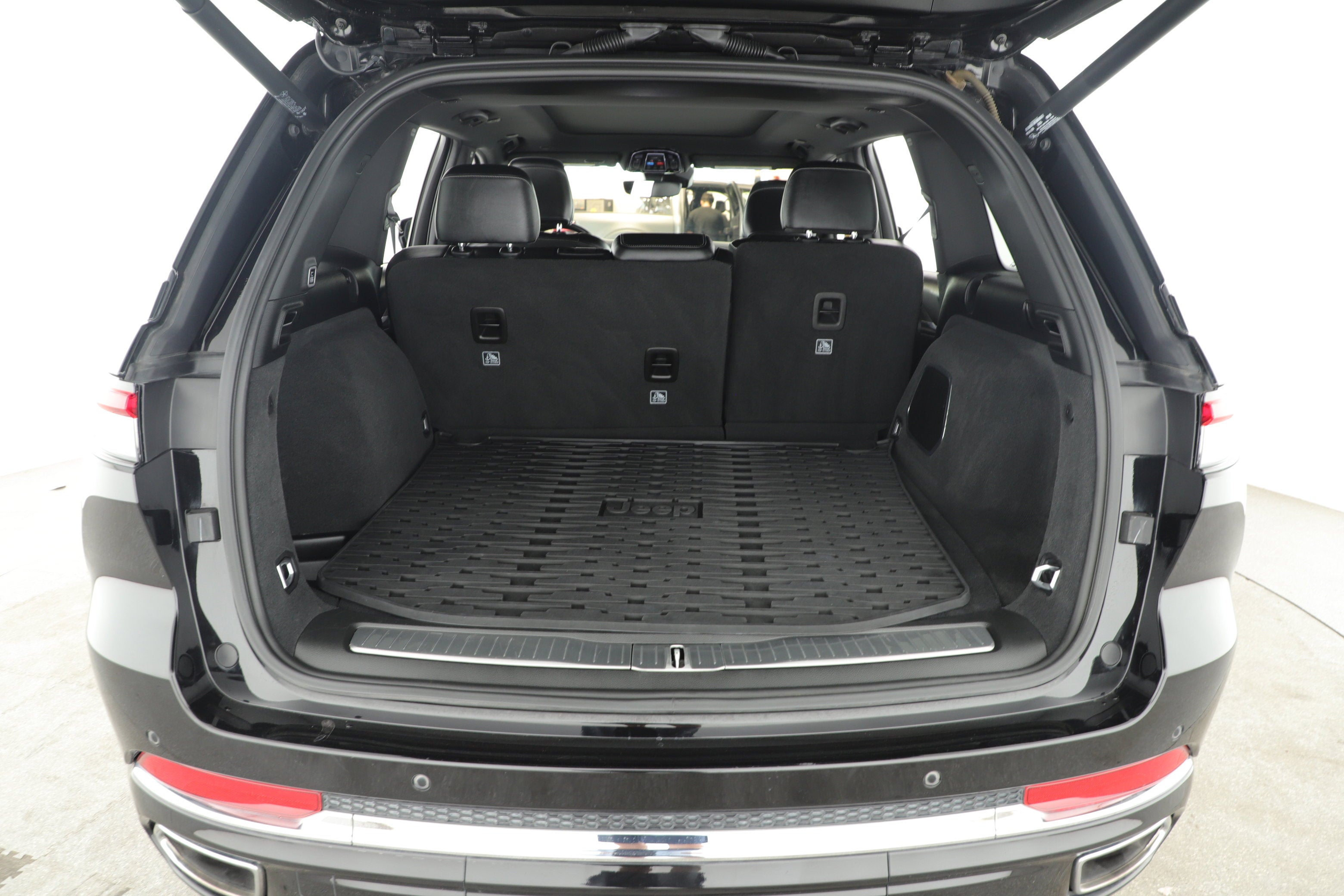 2022 Jeep Grand Cherokee Overland 4x2