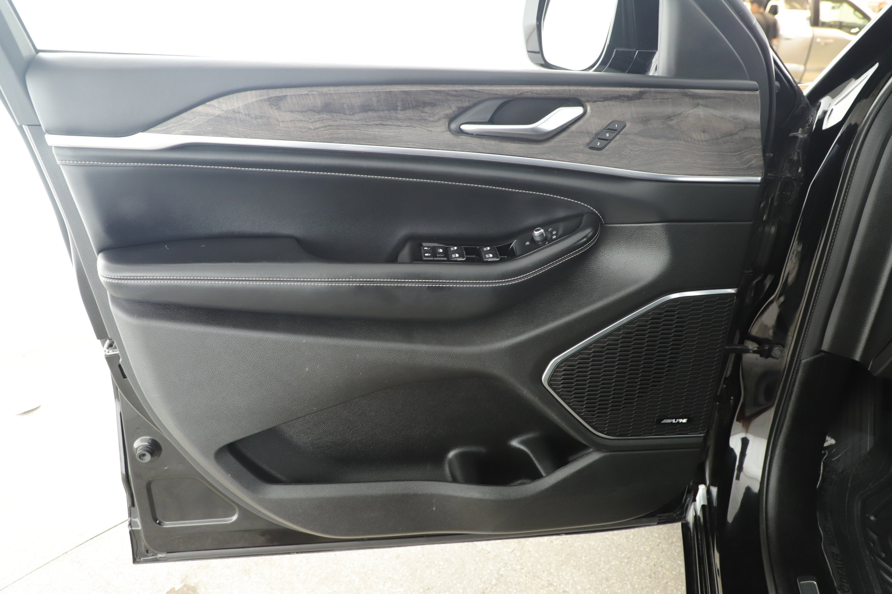 2022 Jeep Grand Cherokee Overland 4x2