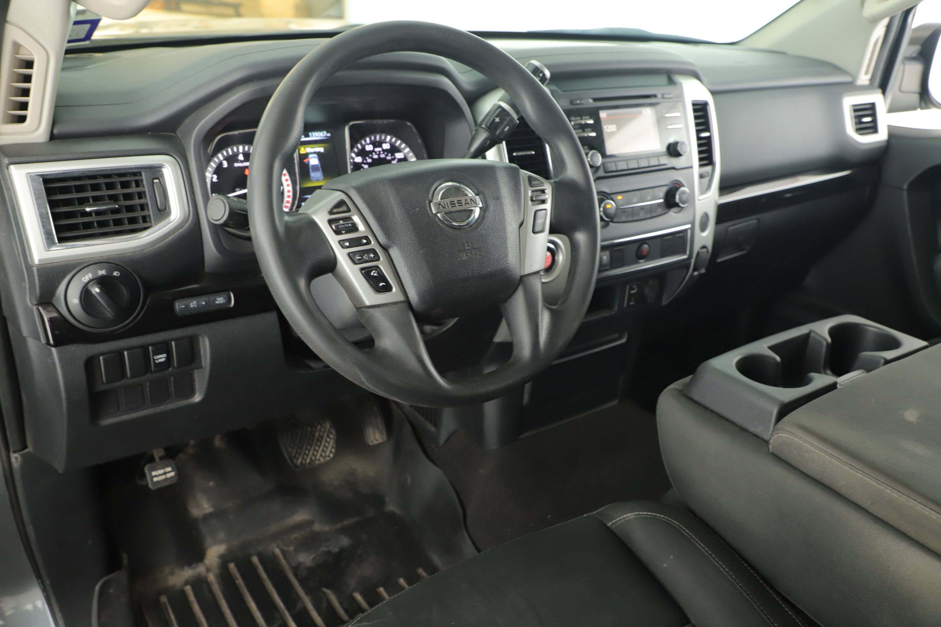 2017 Nissan TITAN SV