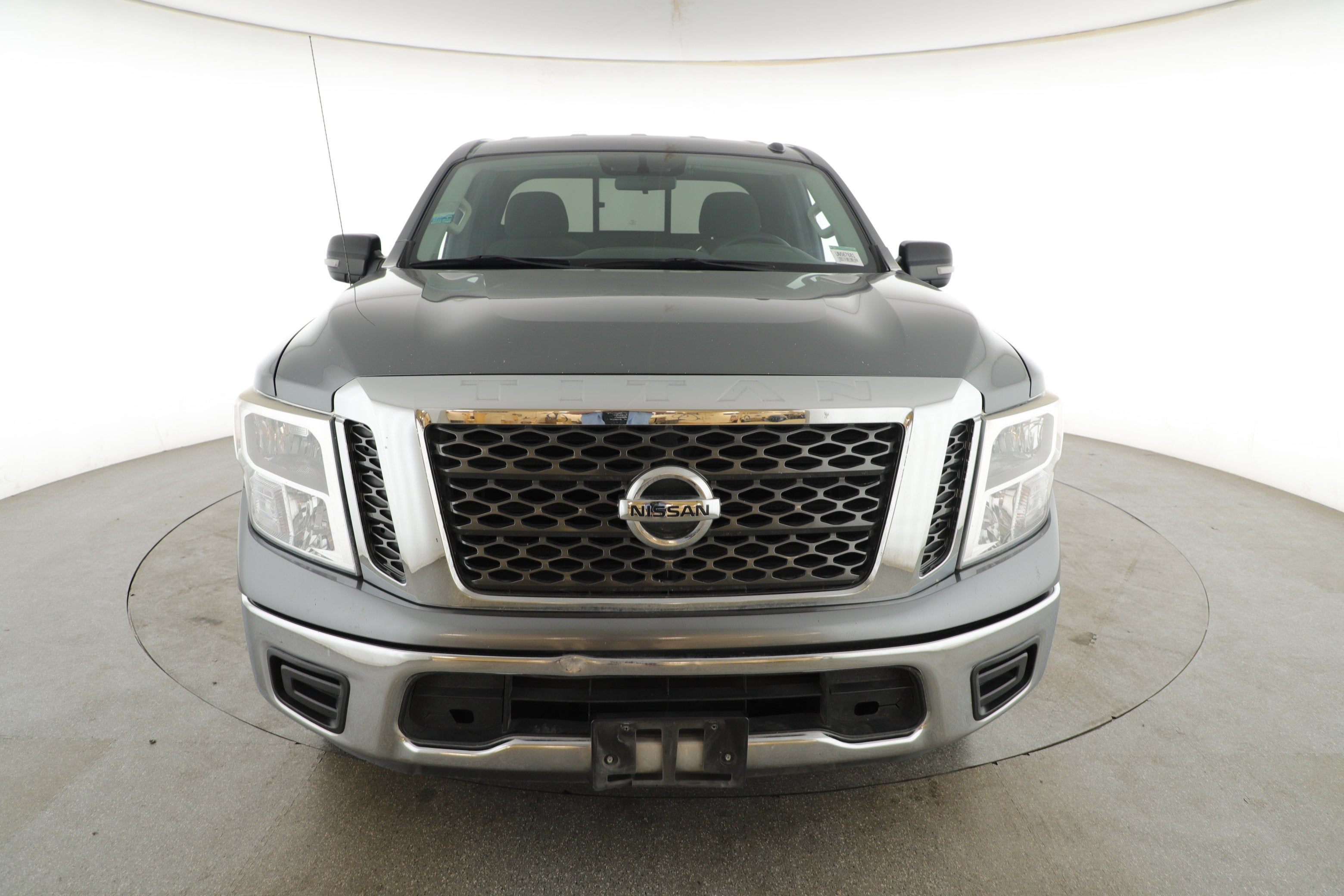 2017 Nissan TITAN SV