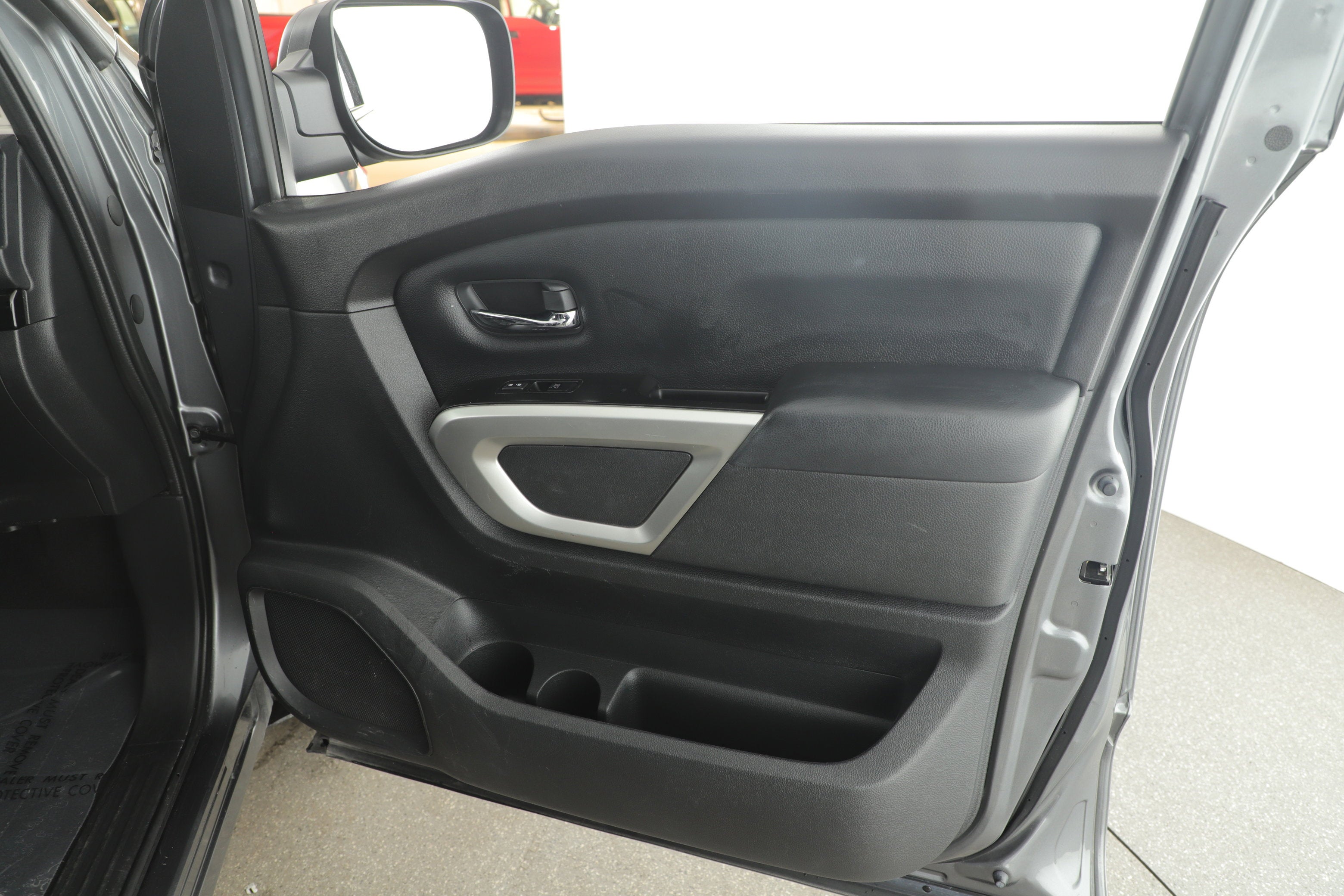 2023 Nissan TITAN Crew Cab SV 4x4