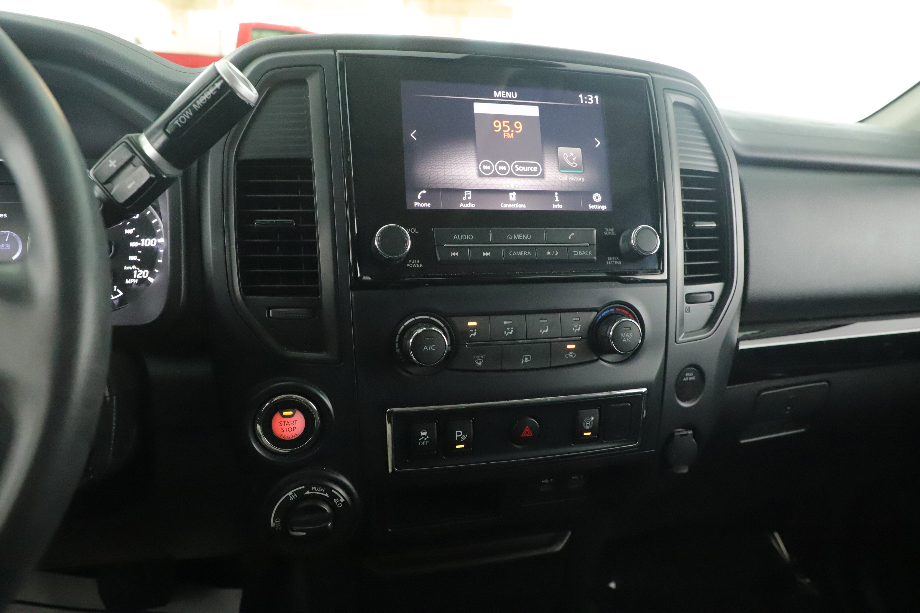 2023 Nissan TITAN Crew Cab SV 4x4