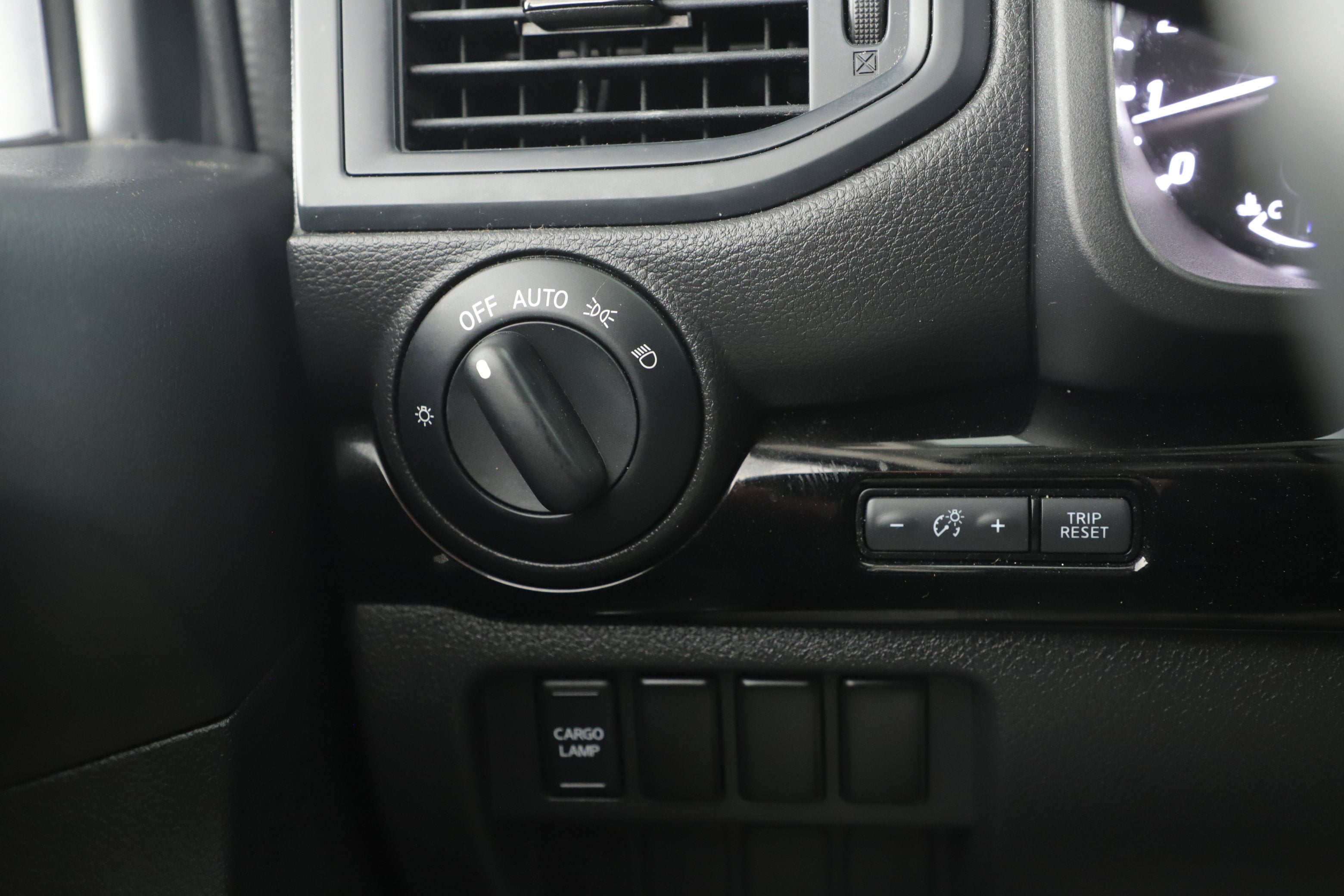 2023 Nissan TITAN Crew Cab SV 4x4