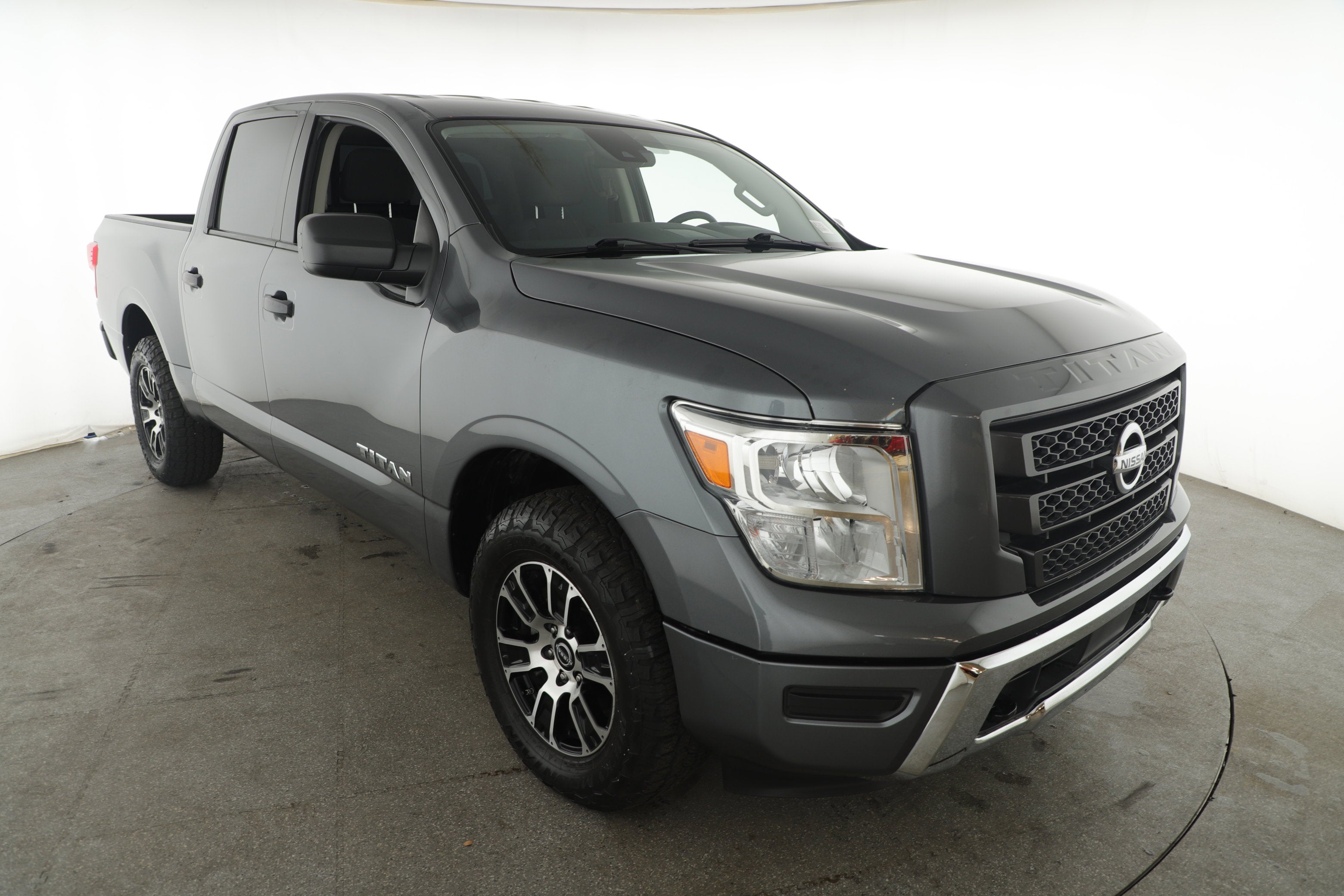 2023 Nissan TITAN Crew Cab SV 4x4