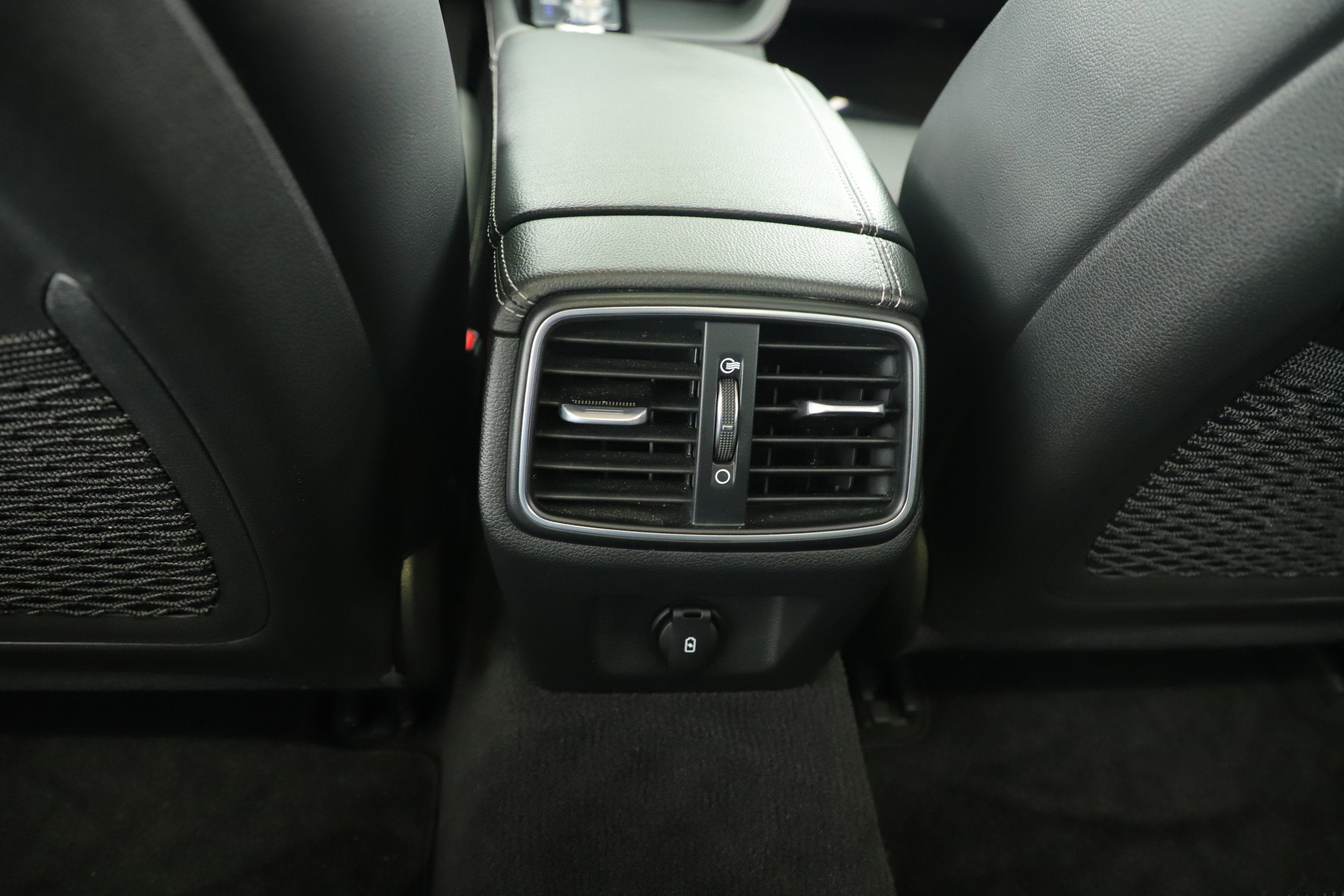 2023 Genesis G70 2.0T RWD