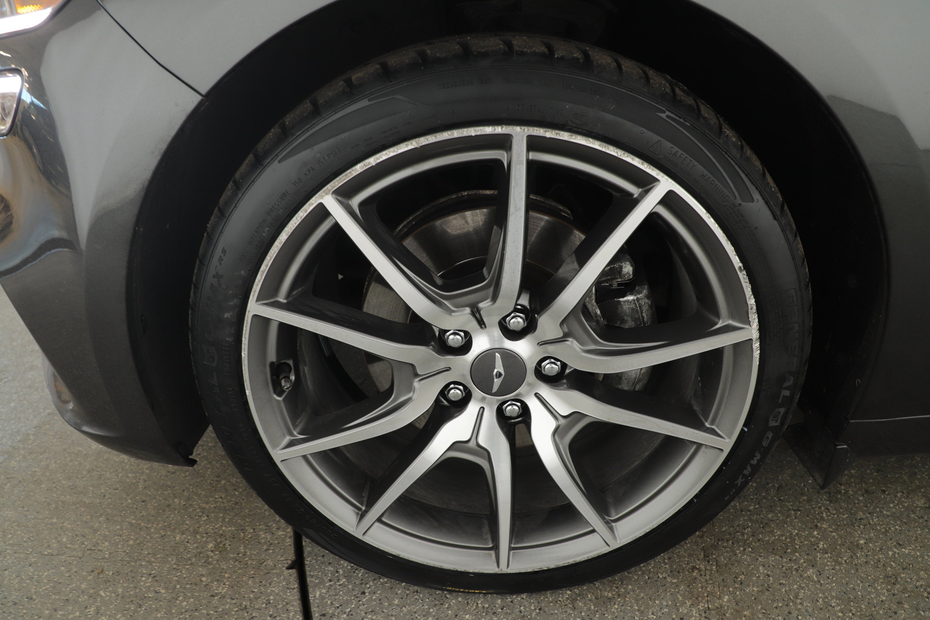 2023 Genesis G70 2.0T RWD