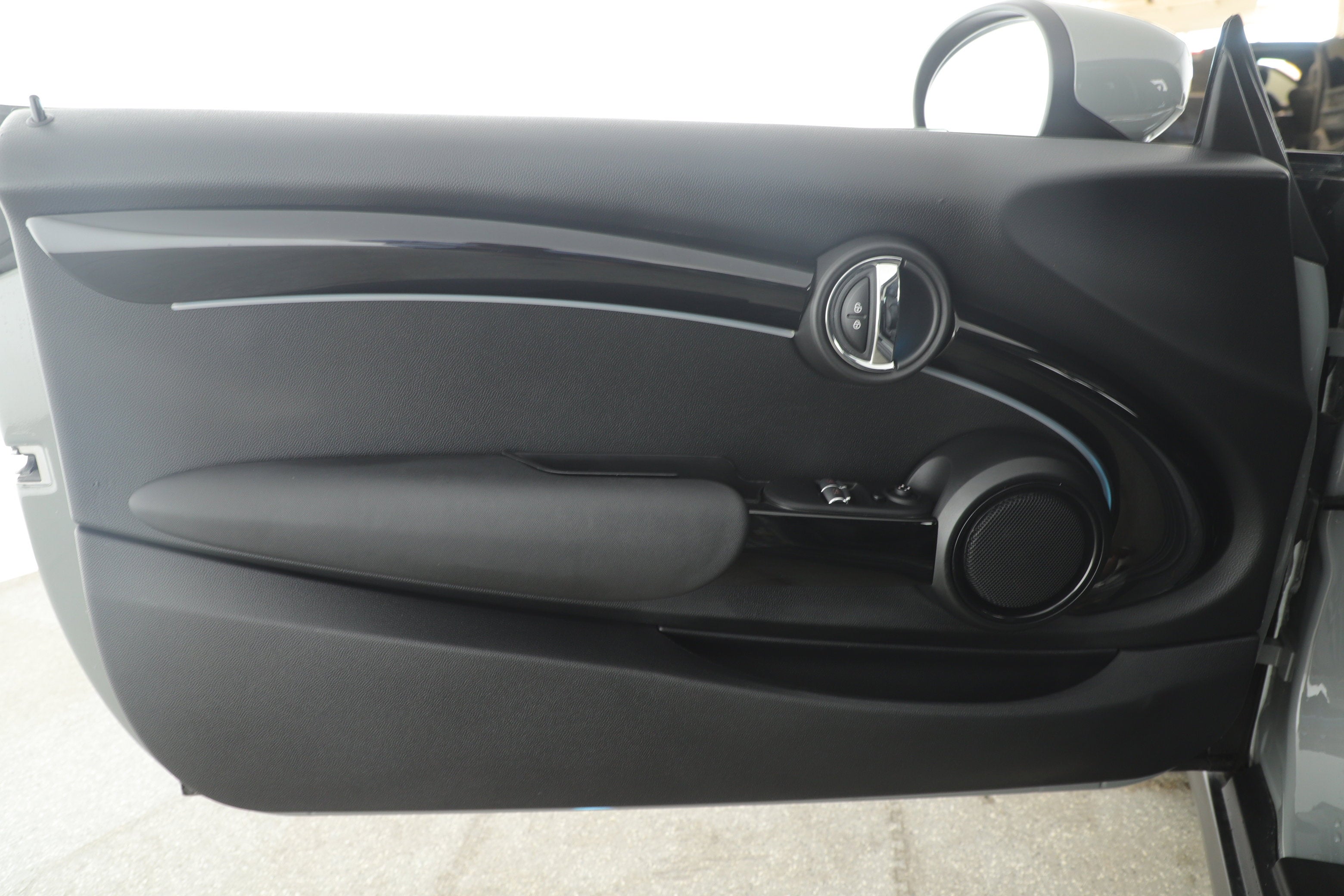 2023 MINI SE Hardtop Cooper Signature