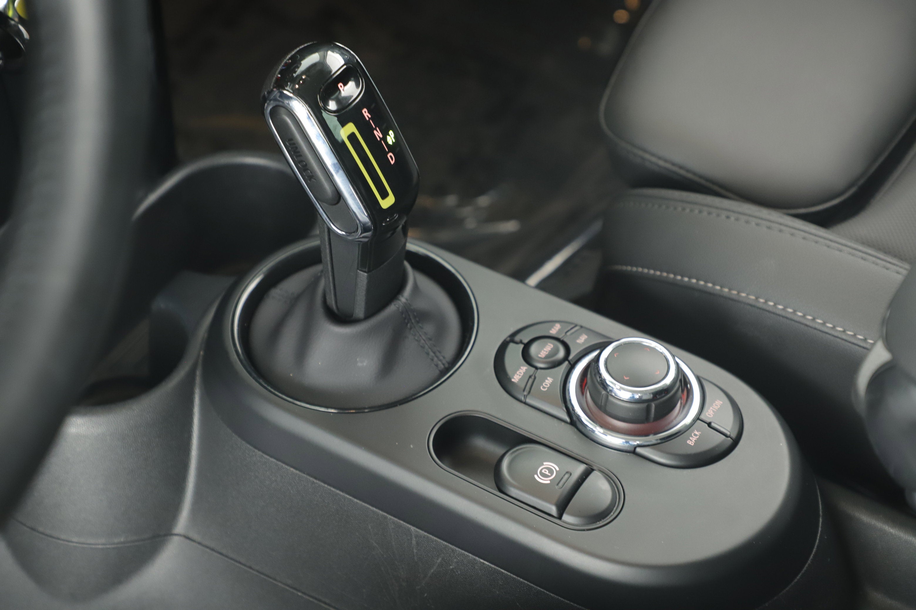 2023 MINI SE Hardtop Cooper Signature