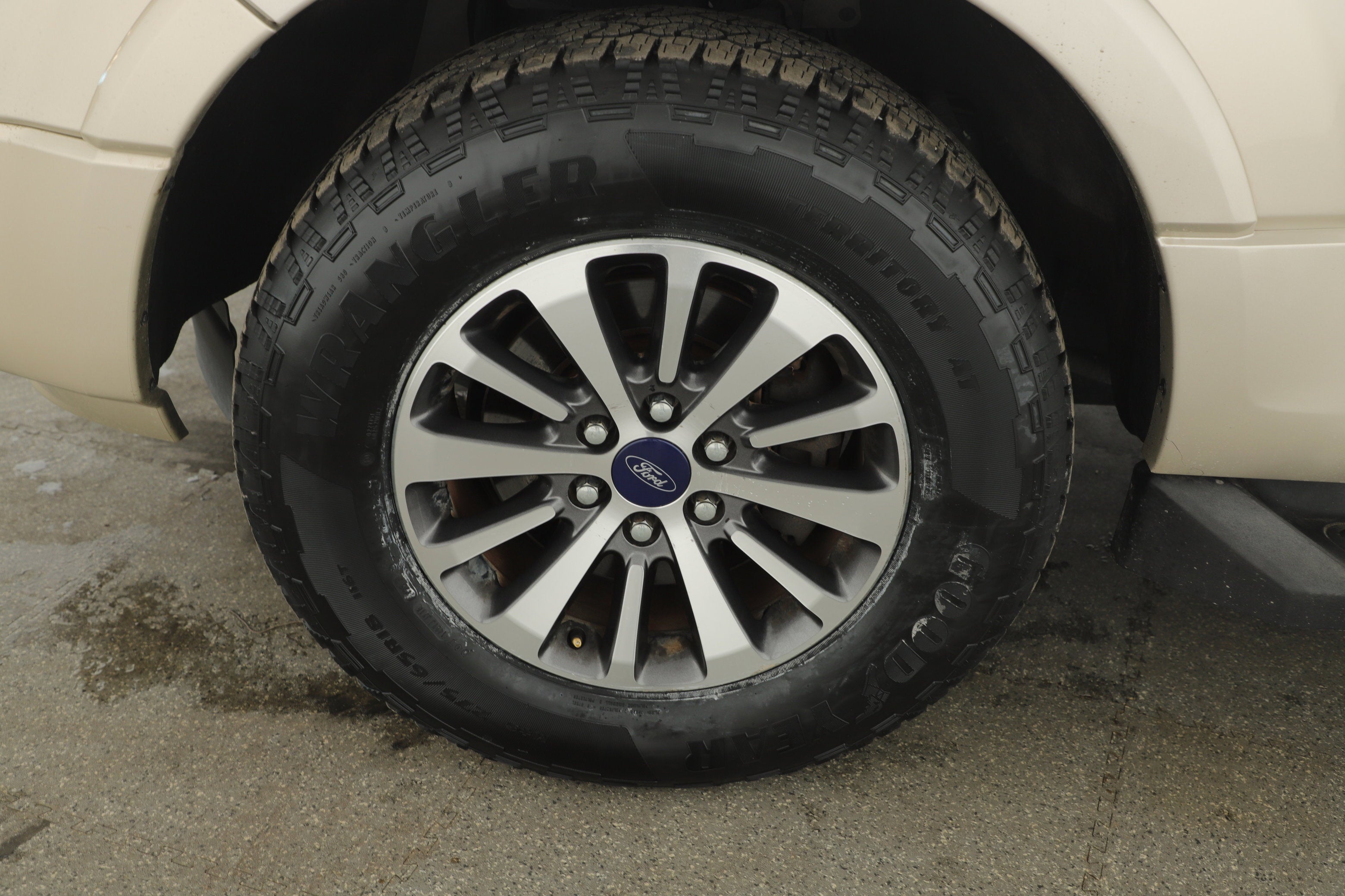 2017 Ford Expedition Base