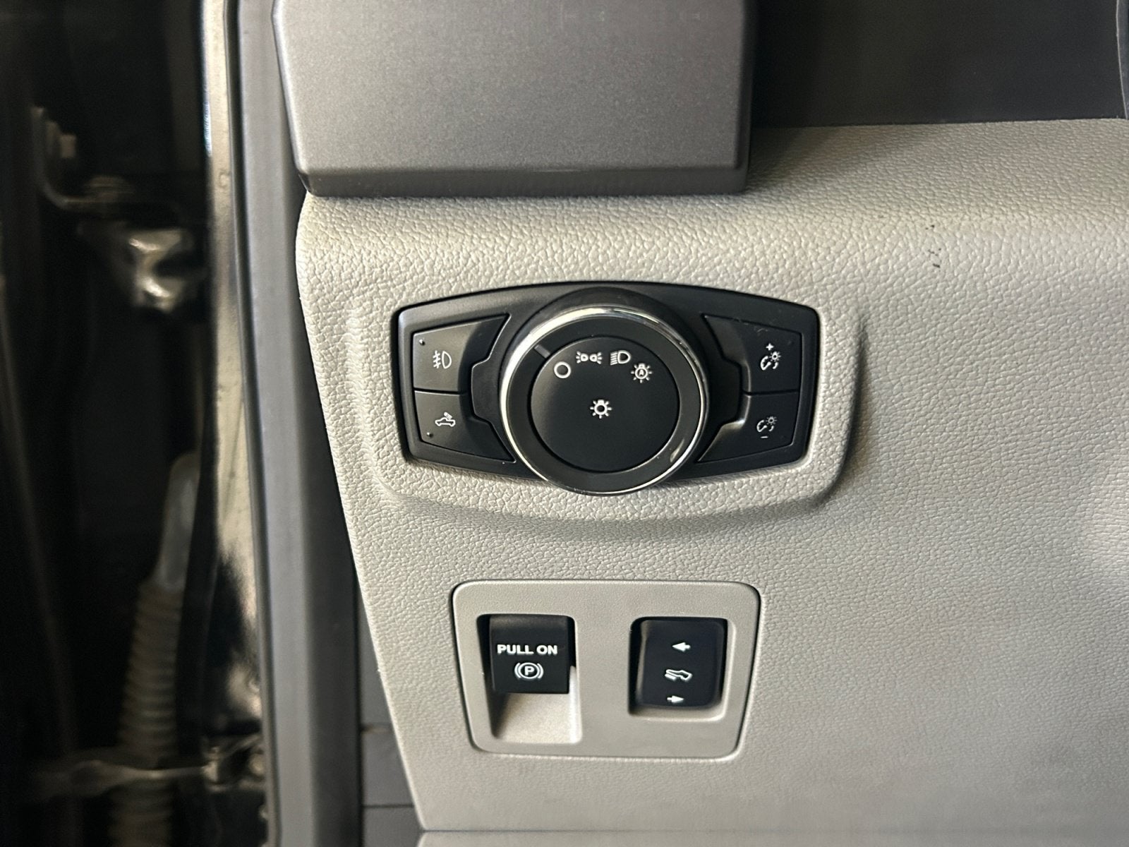 2016 Ford F-150 Base