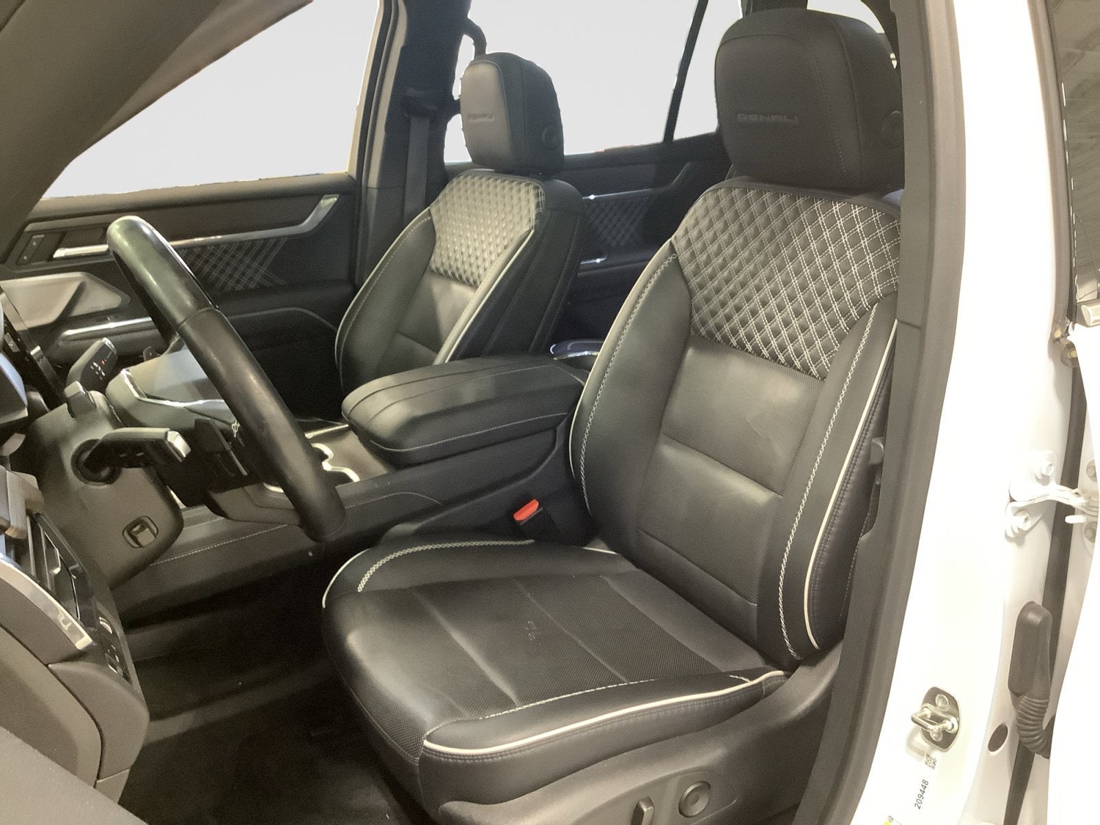 2024 GMC Acadia FWD Denali