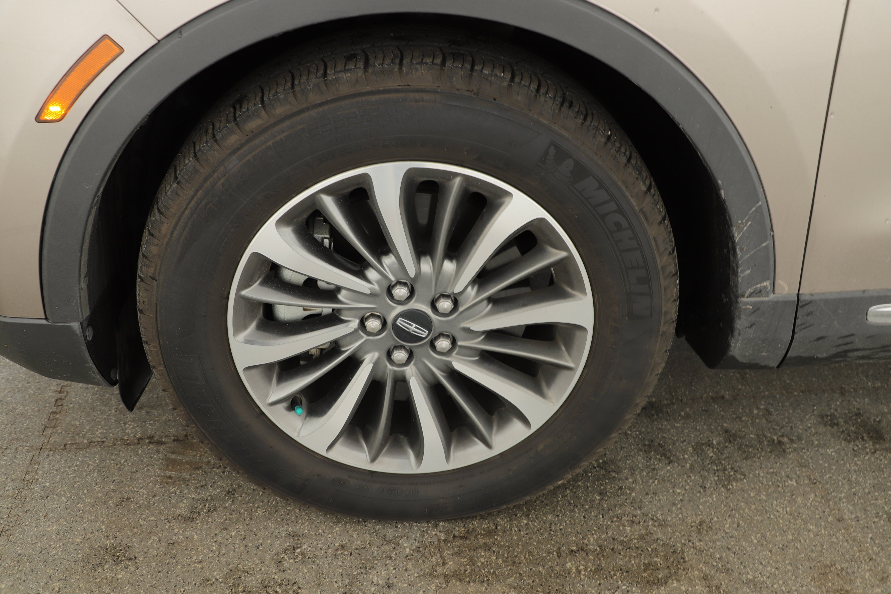 2019 Lincoln Nautilus Select