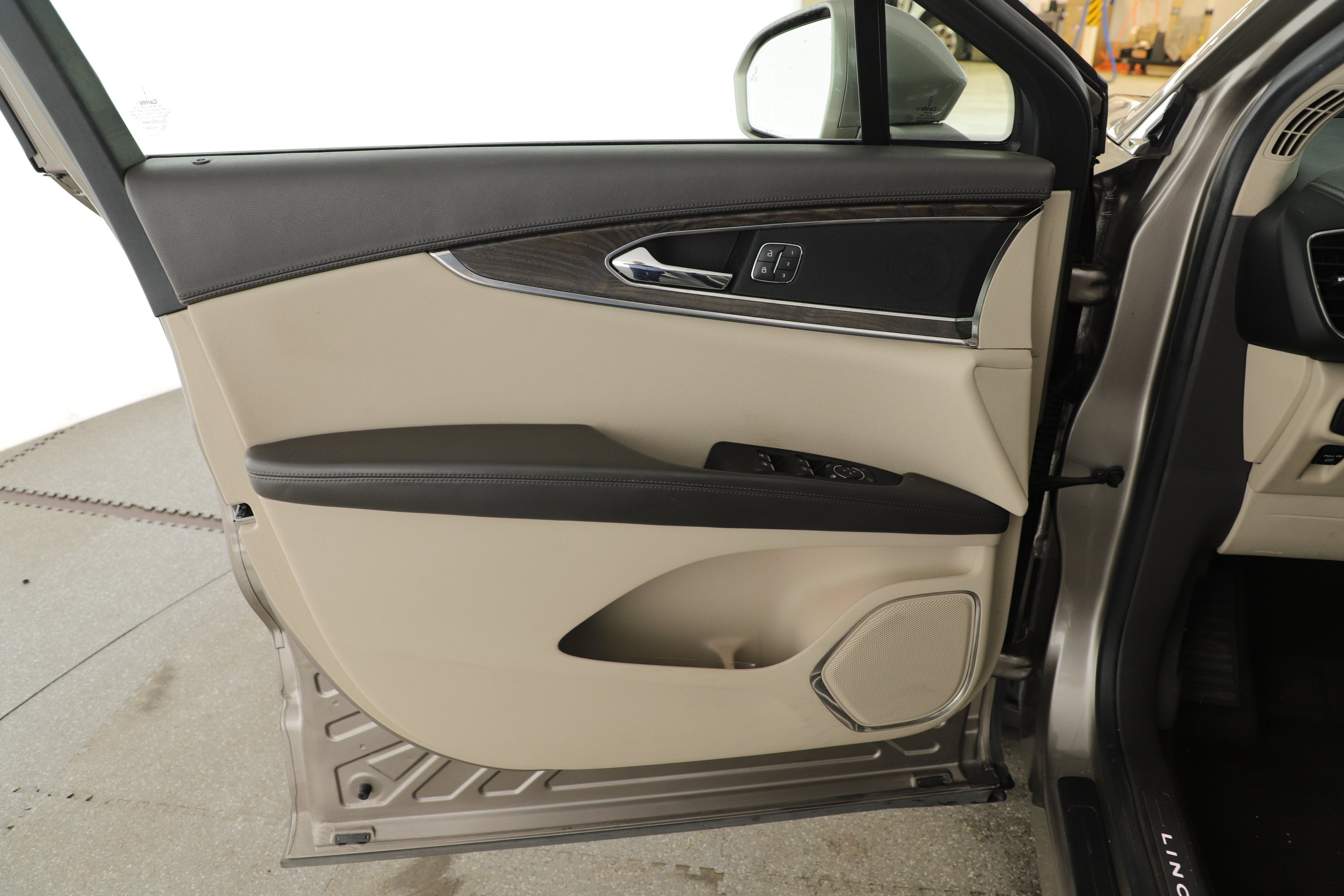 2019 Lincoln Nautilus Select