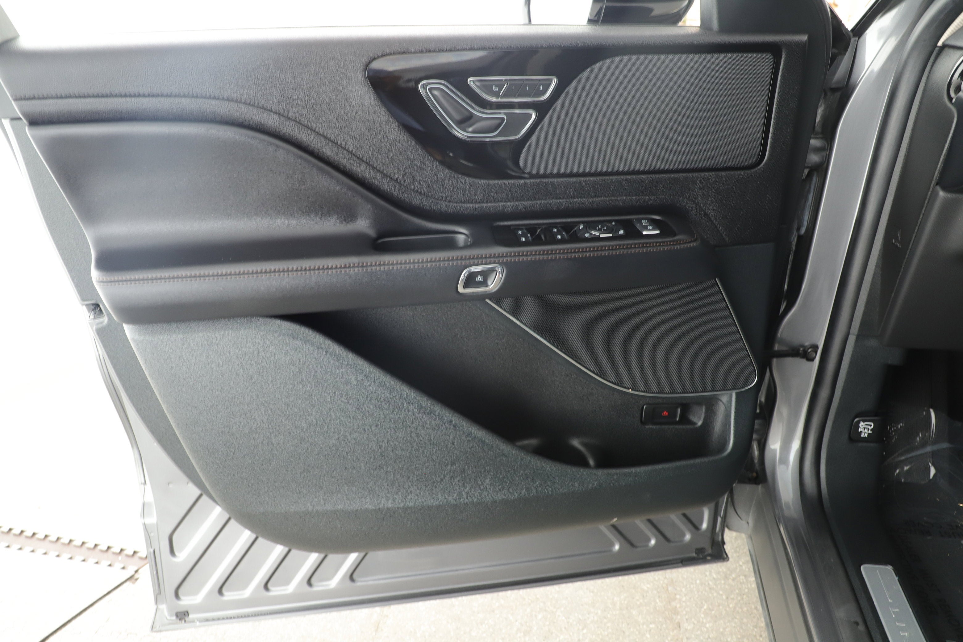 2023 Lincoln Aviator Standard
