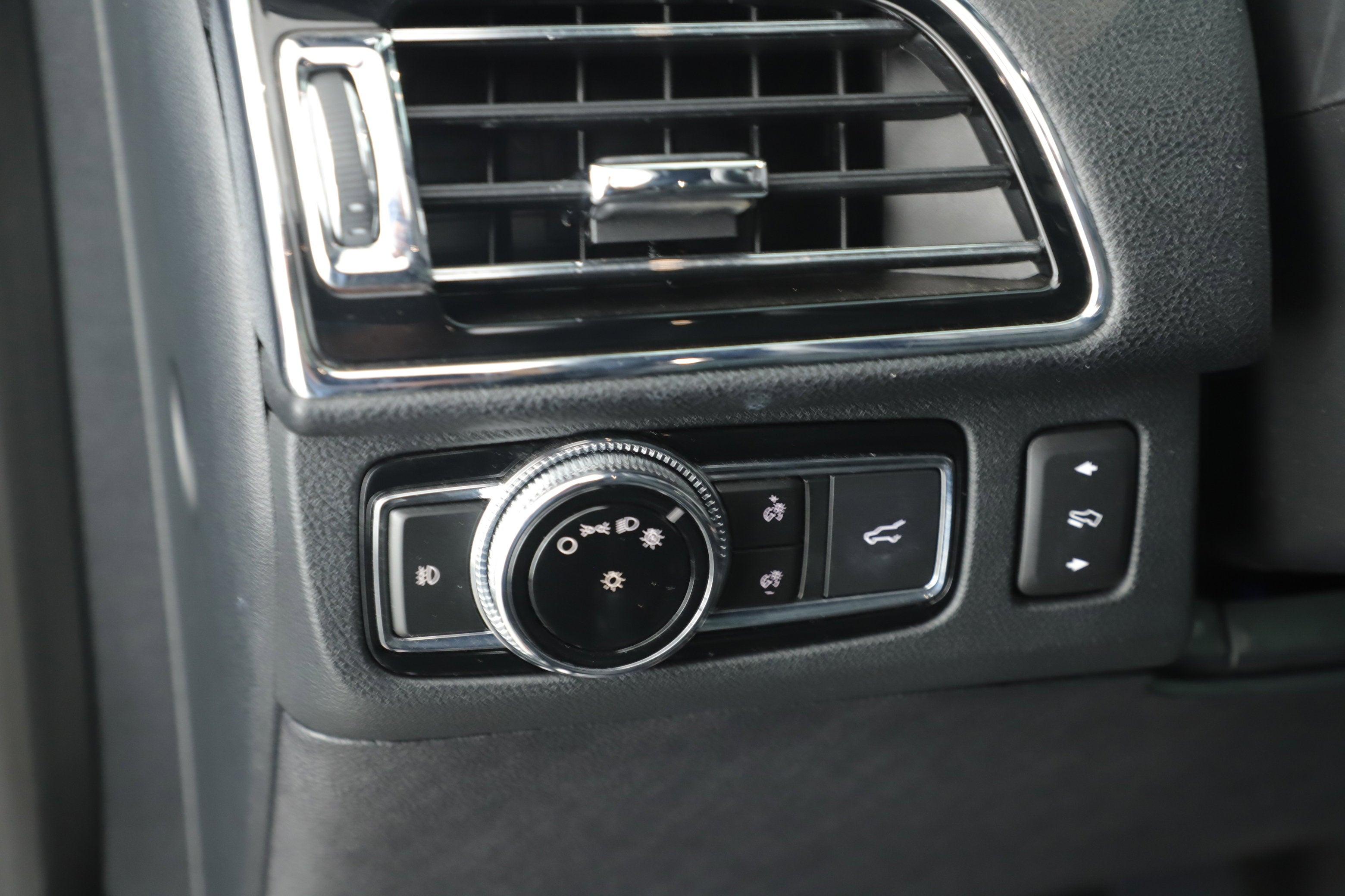 2020 Lincoln Navigator Standard