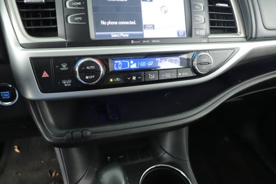 2017 Toyota Highlander Base