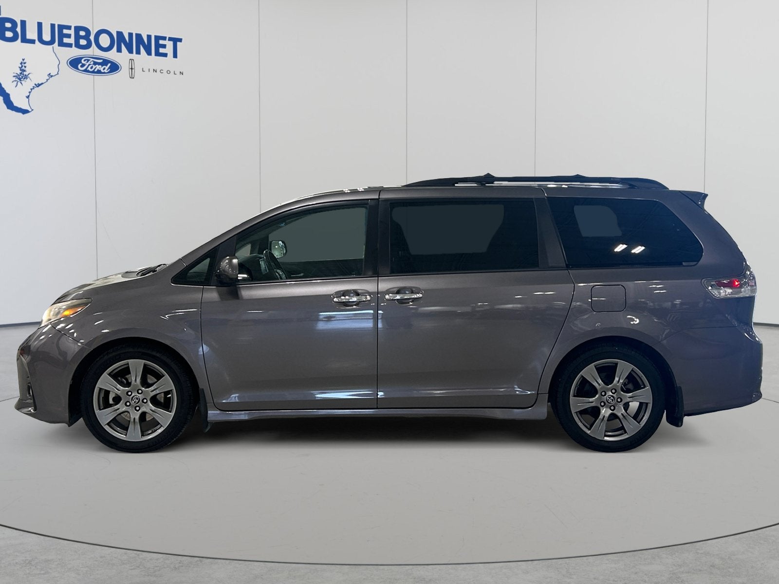 2019 Toyota Sienna SE