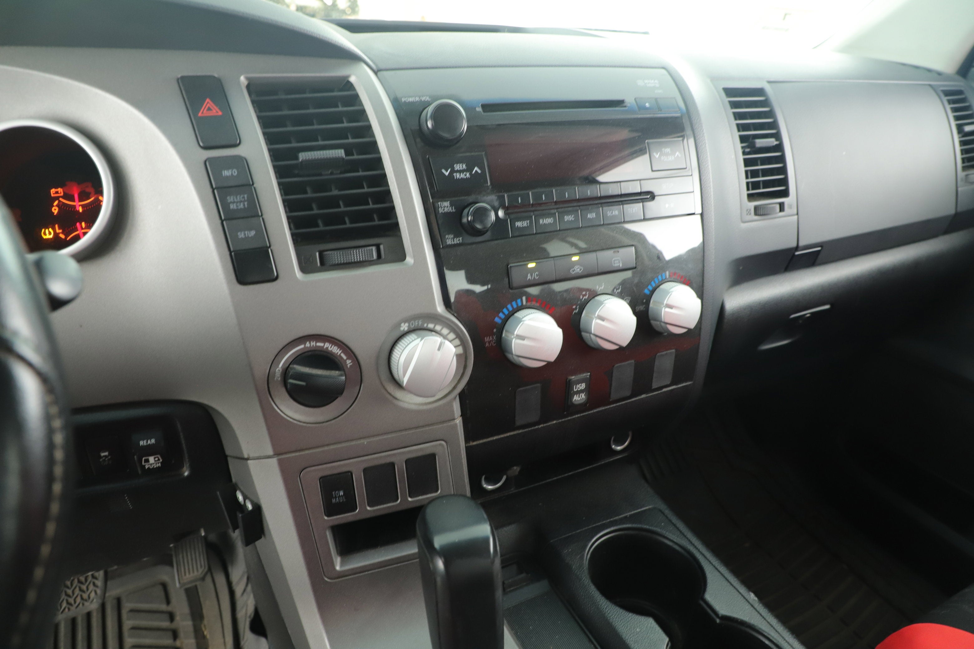 2013 Toyota Tundra 4WD Truck GRADE