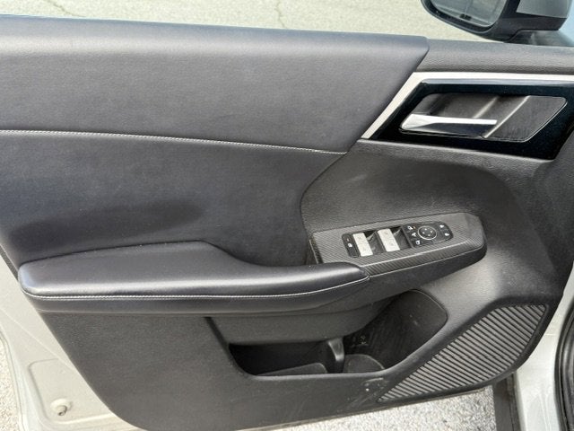 2023 Mitsubishi Outlander Base