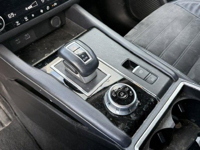 2023 Mitsubishi Outlander Base