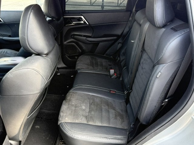 2023 Mitsubishi Outlander Base