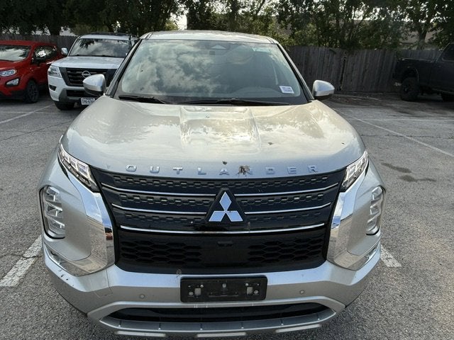 2023 Mitsubishi Outlander Base